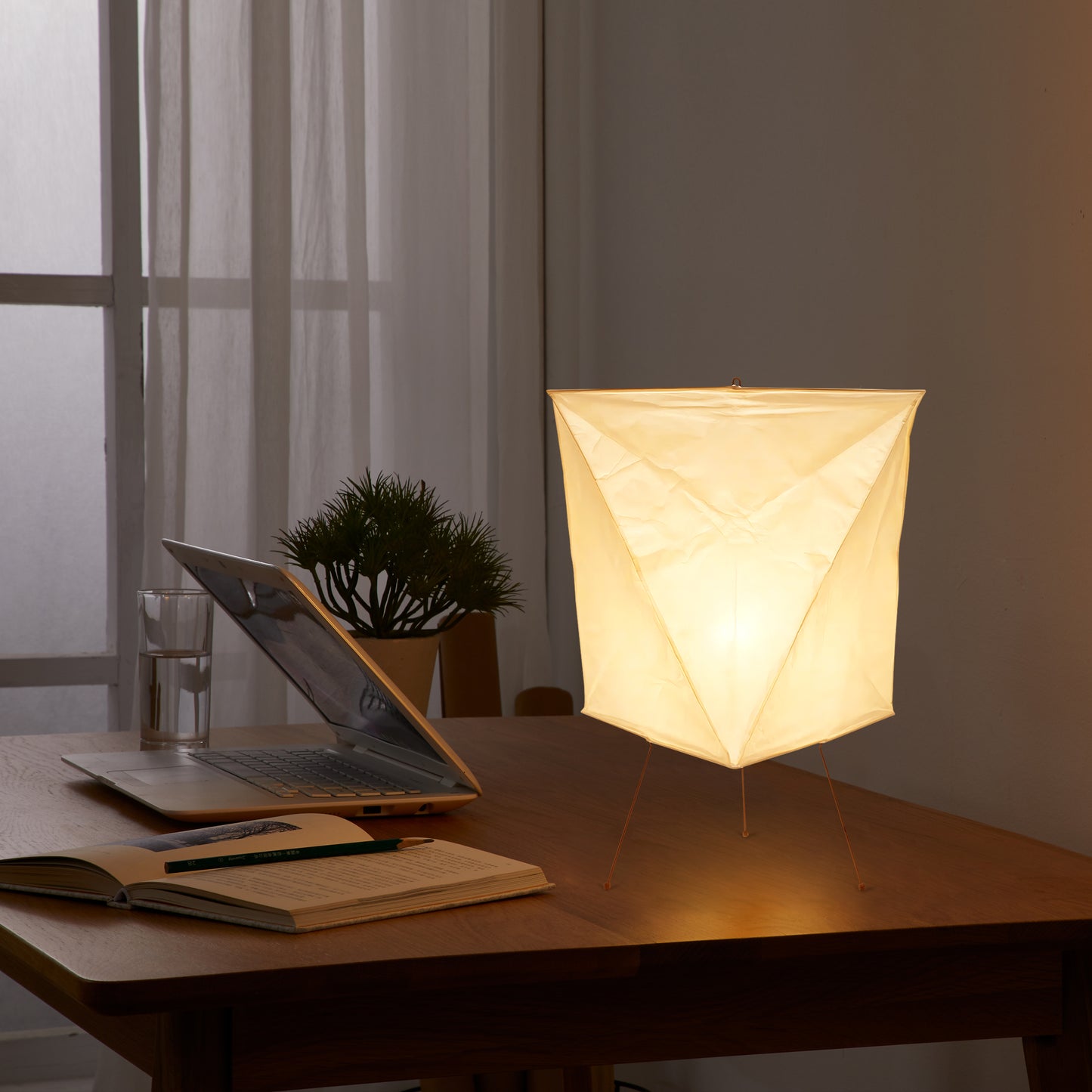 Akari UF1-Y Table Lamp