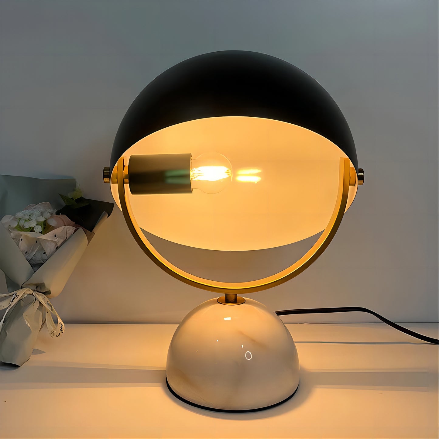 Saturn Table Lamp