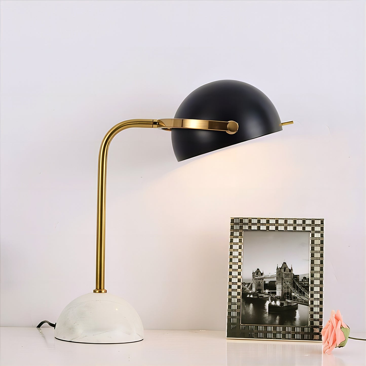 Saturn Table Lamp