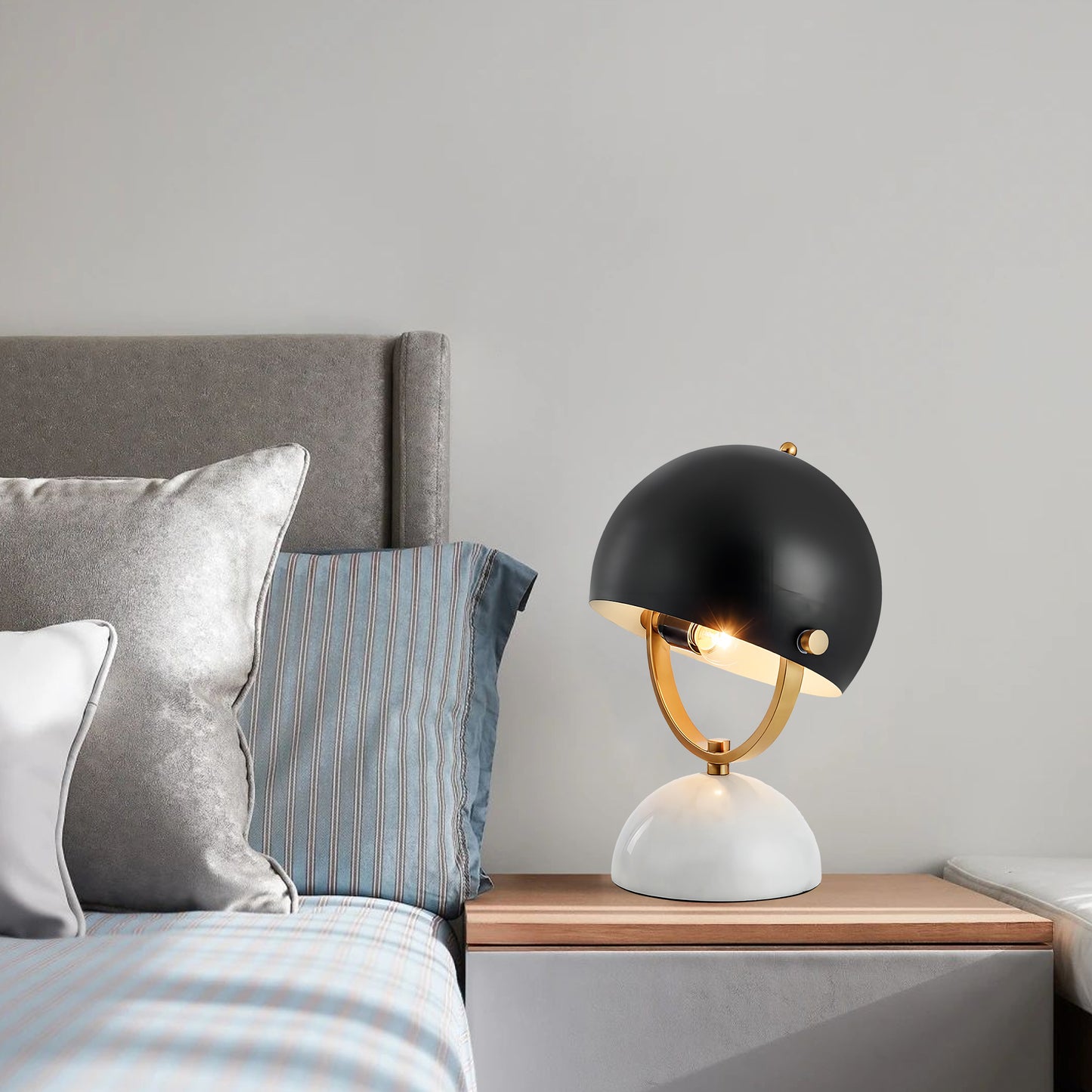 Saturn Table Lamp