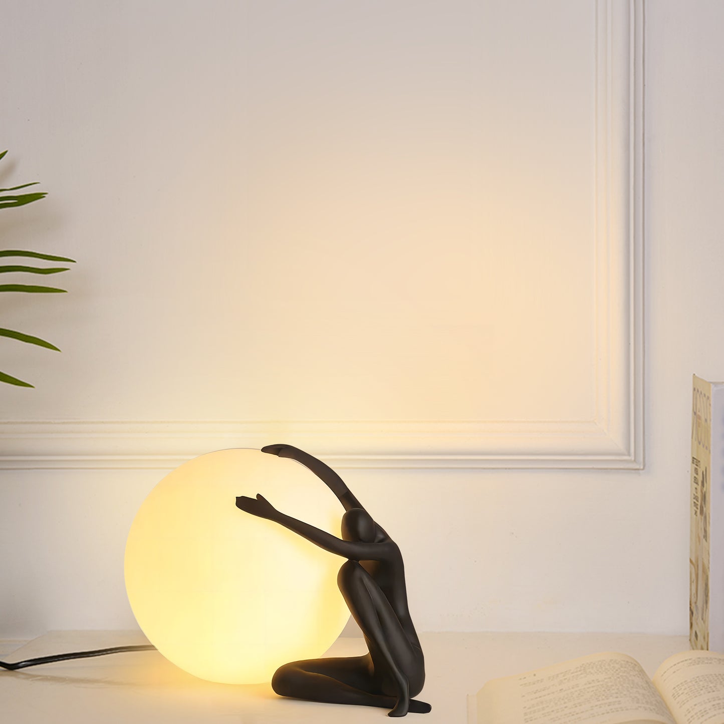 Statue Deco Table Lamp-A