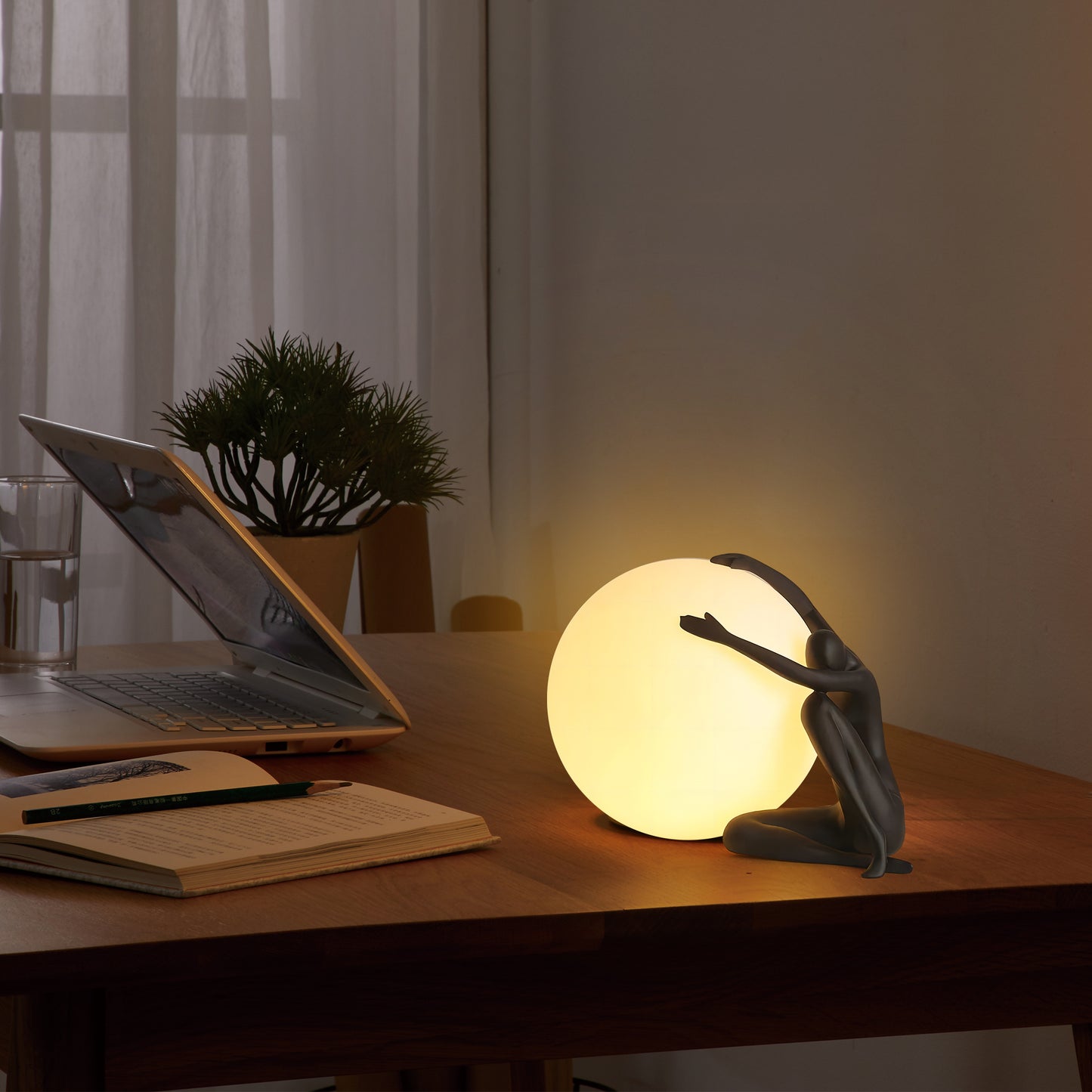Statue Deco Table Lamp-A