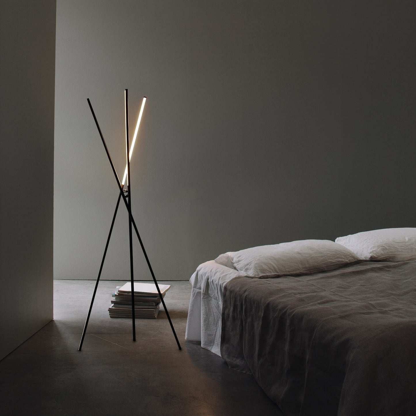 Three-pronged Vertical Floor Lamp