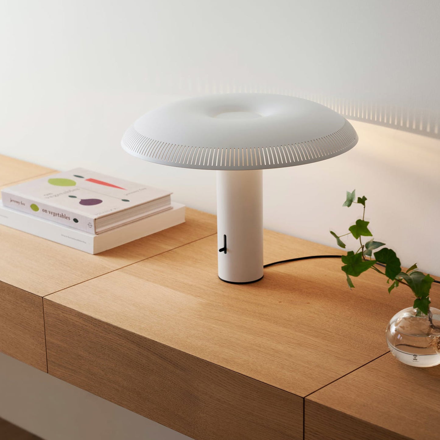 W203 Ilumina Table Lamp
